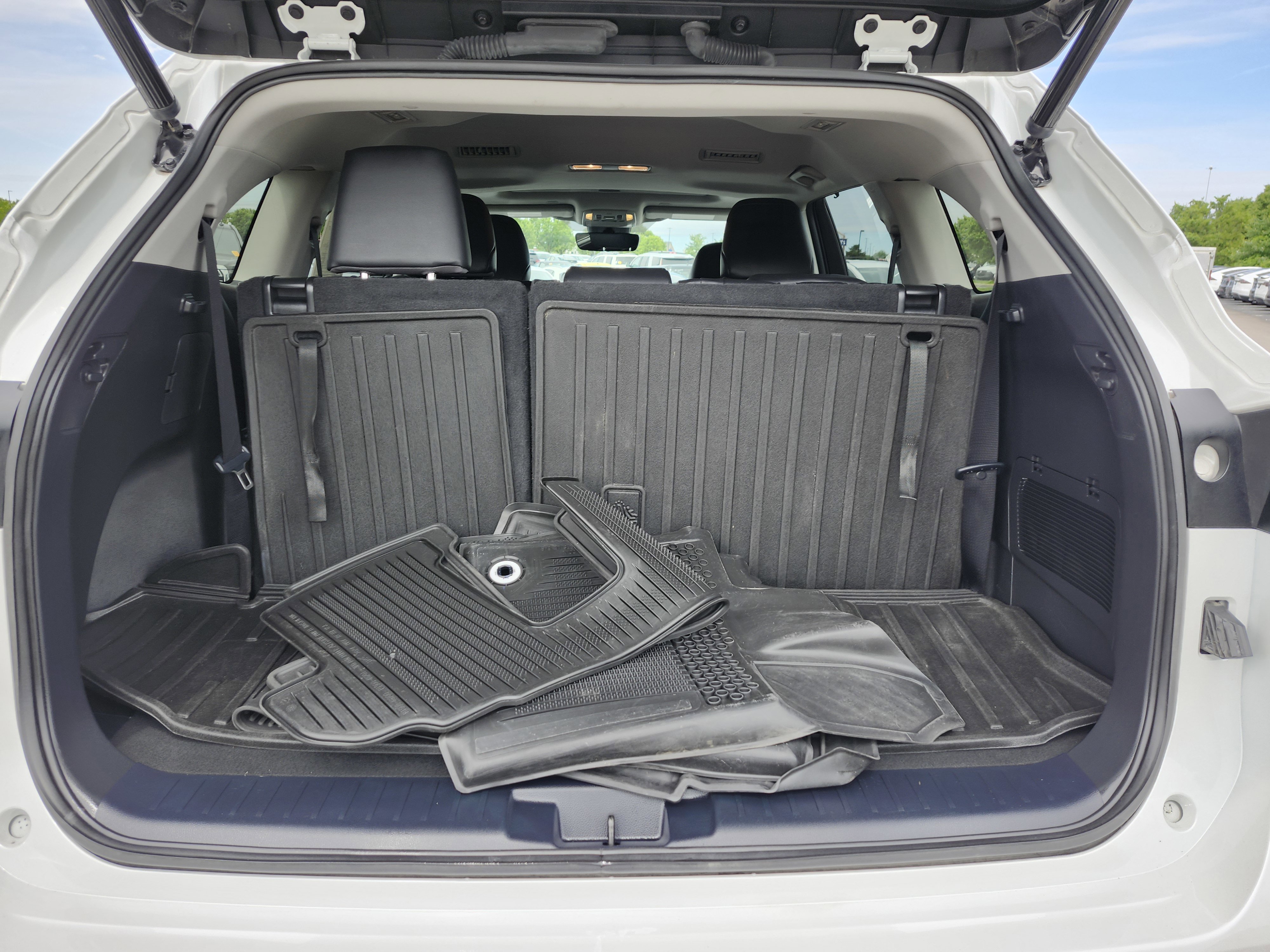 Used 2023 Toyota Highlander XLE FWD image 26