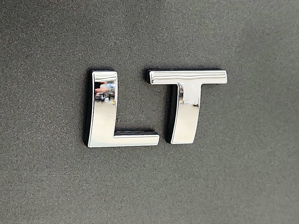 Used 2020 Chevrolet Traverse LT w/ LPO, Floor Liner Package image 37