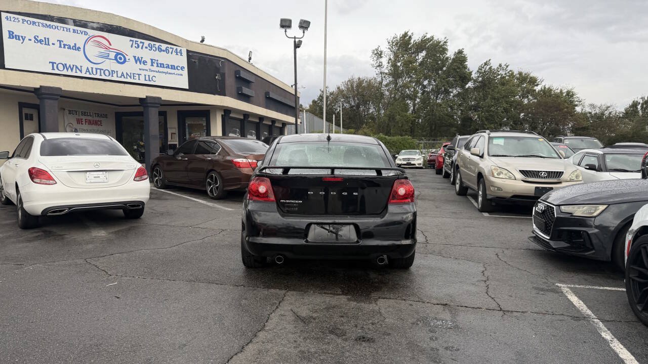 Used 2013 Dodge Avenger SXT w/ Blacktop Pkg FWD image 9