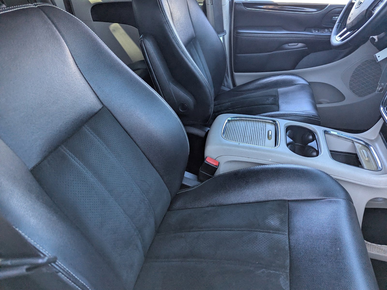 Used 2017 Dodge Grand Caravan SXT w/ Driver Convenience Group FWD image 10