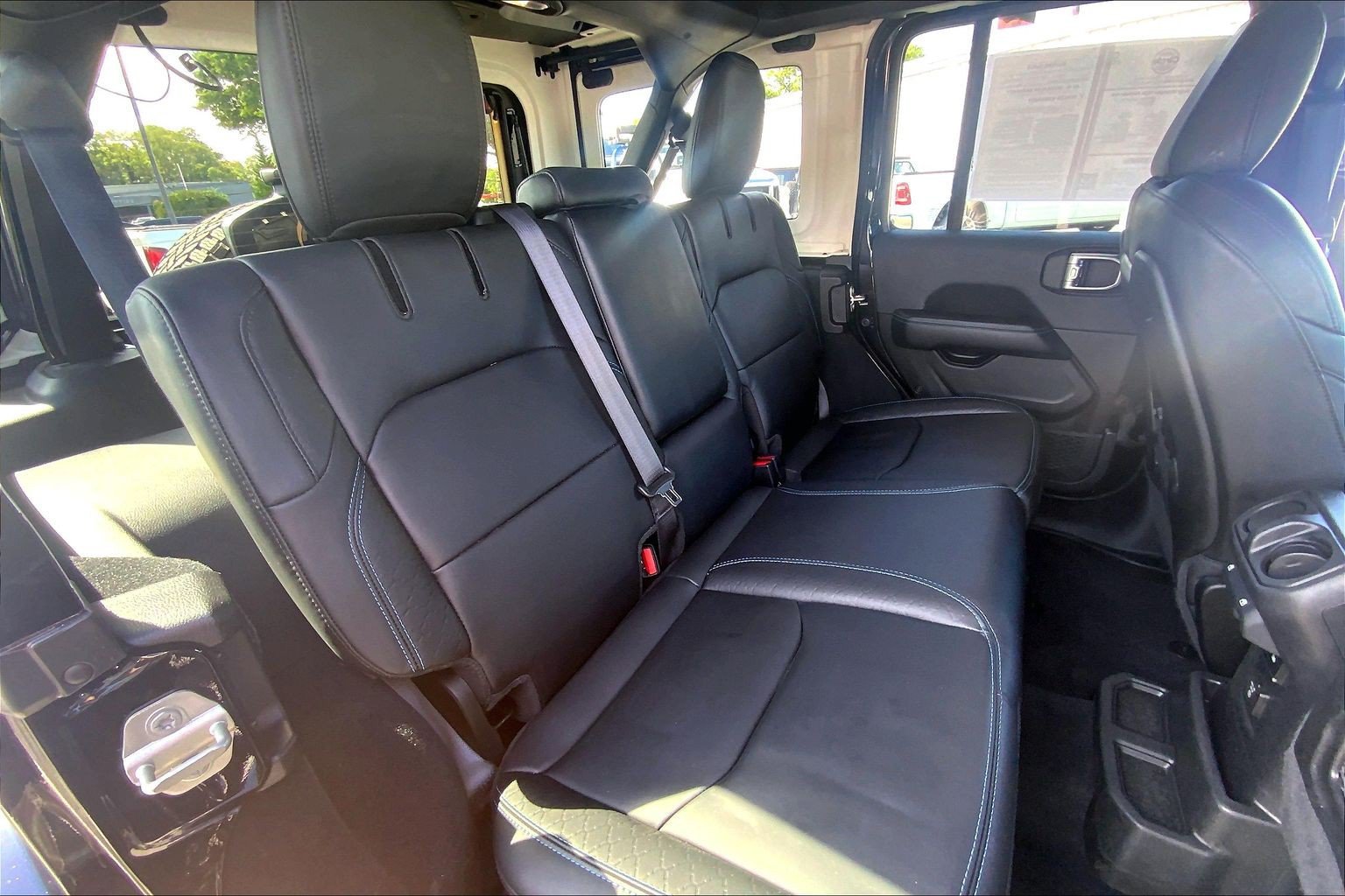 Used 2024 Jeep Wrangler High Altitude AWD/4WD image 19