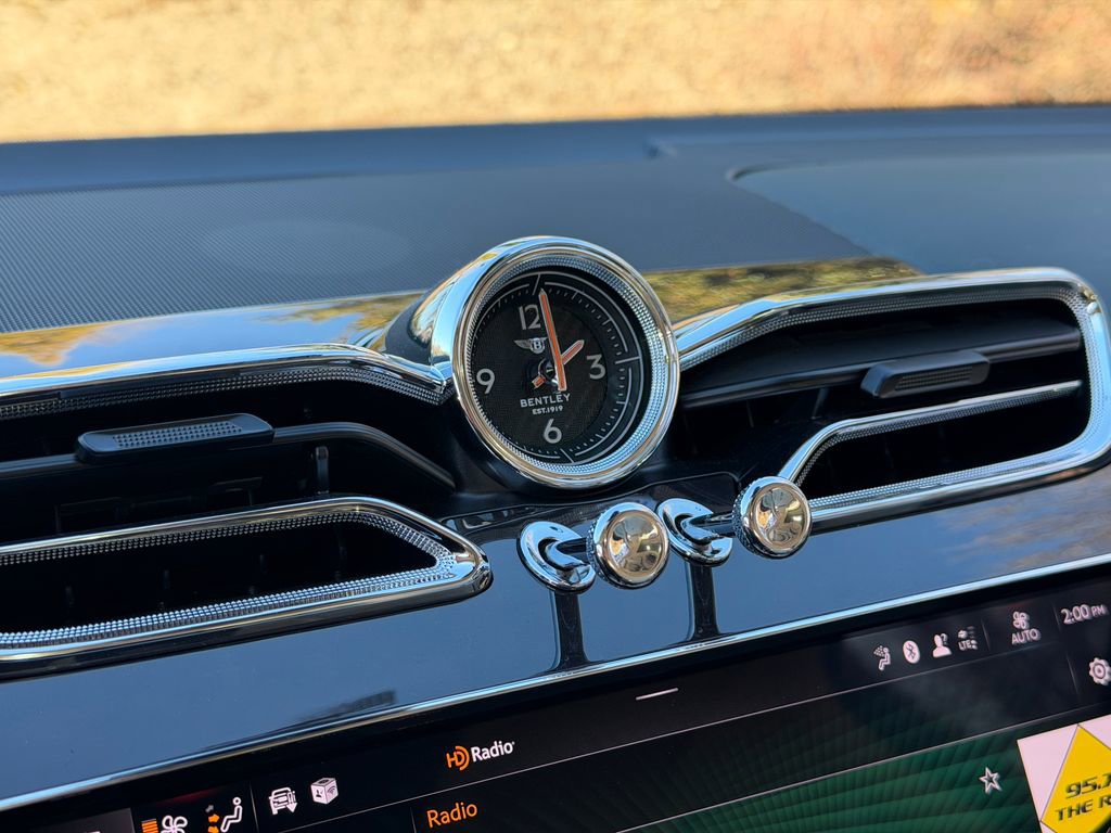 Certified 2023 Bentley Bentayga Extended Wheelbase image 24