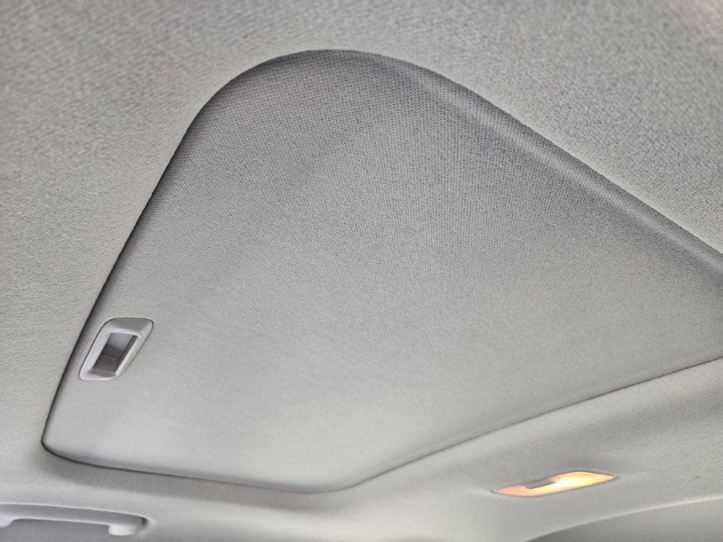 Used 2025 Hyundai Venue SEL FWD image 11