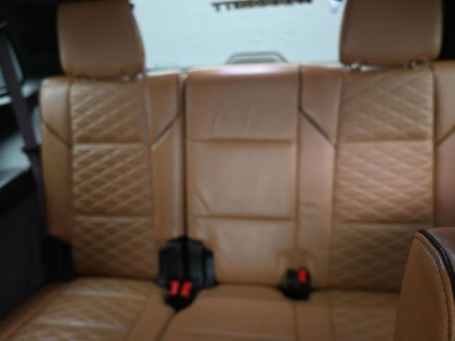 Used 2021 Cadillac Escalade Premium Luxury image 16