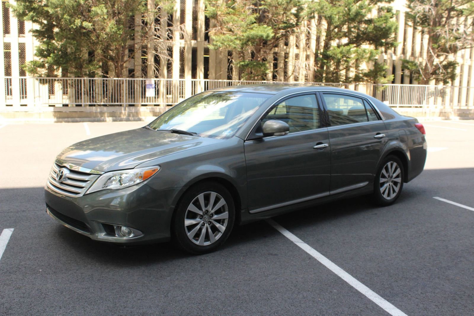 Used 2011 Toyota Avalon Limited FWD image 12