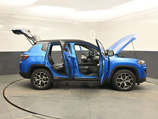 Used 2025 Jeep Compass Limited AWD/4WD image 44