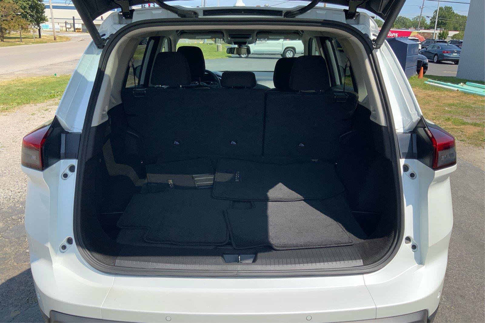 Used 2024 Nissan Rogue SV AWD/4WD image 12