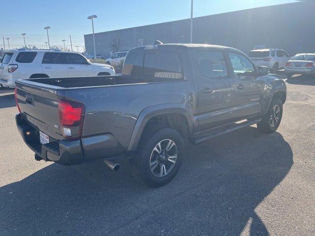 Used 2018 Toyota Tacoma TRD Sport w/ Technology Package image 5