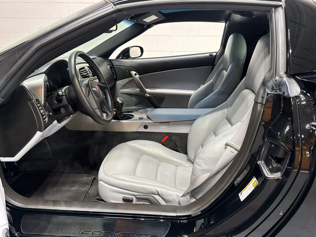 Used 2005 Chevrolet Corvette Coupe w/ Preferred Equipment Group RWD image 10