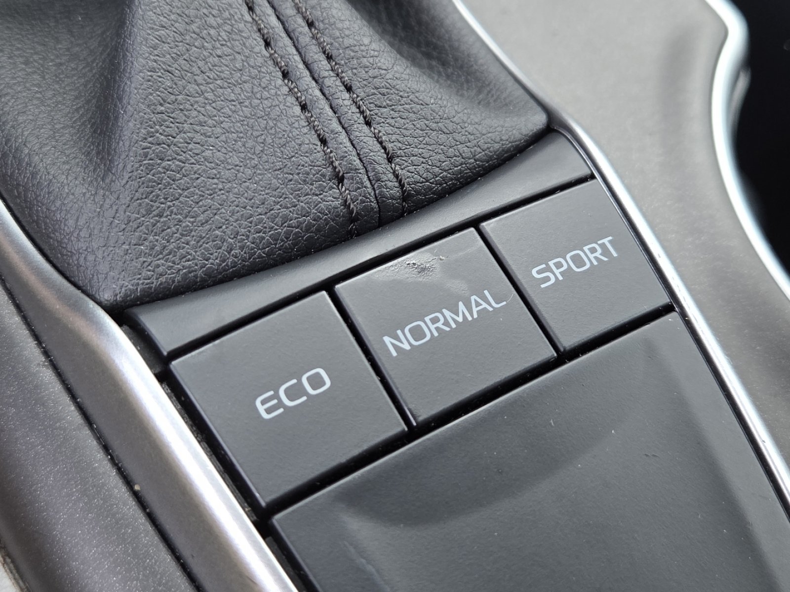 Used 2022 Toyota Camry LE w/ Carpet Mat Package (TMS) FWD image 6