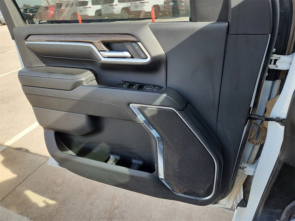 Used 2024 Chevrolet Silverado 2500 LT w/ Convenience Package image 18