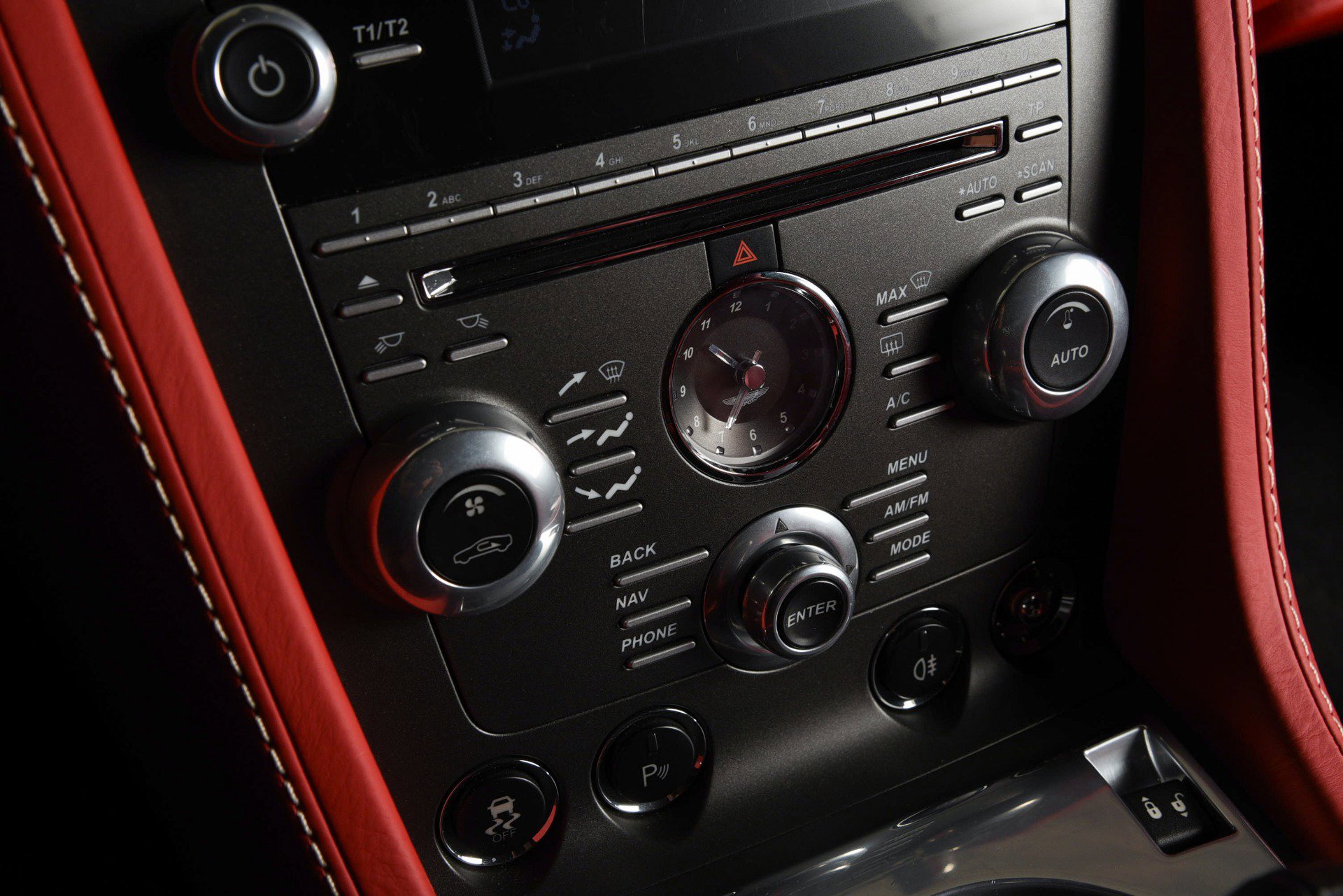 Used 2013 Aston Martin V8 Vantage Coupe image 20