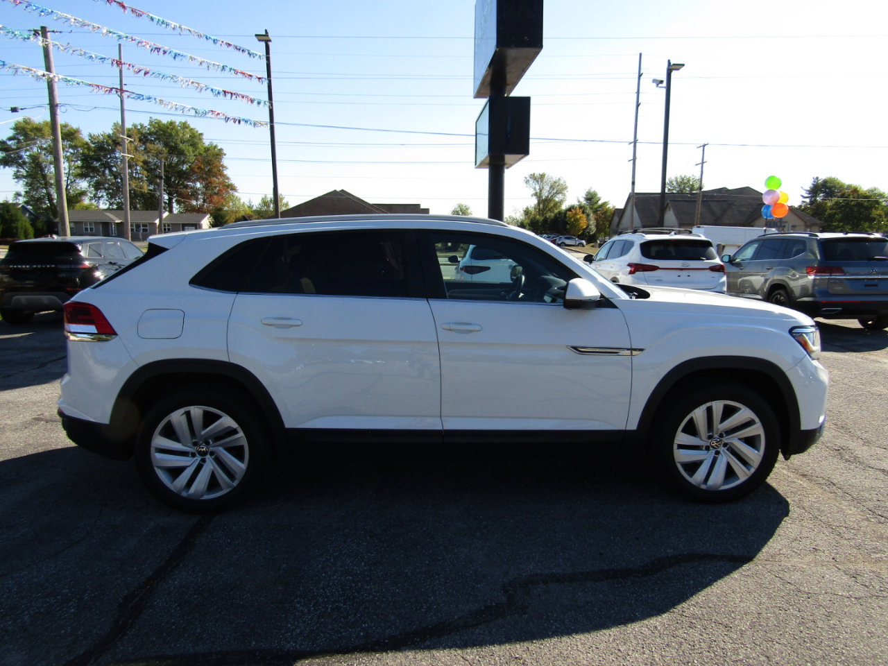 Used 2021 Volkswagen Atlas Cross Sport SE w/ Panoramic Sunroof Package image 8