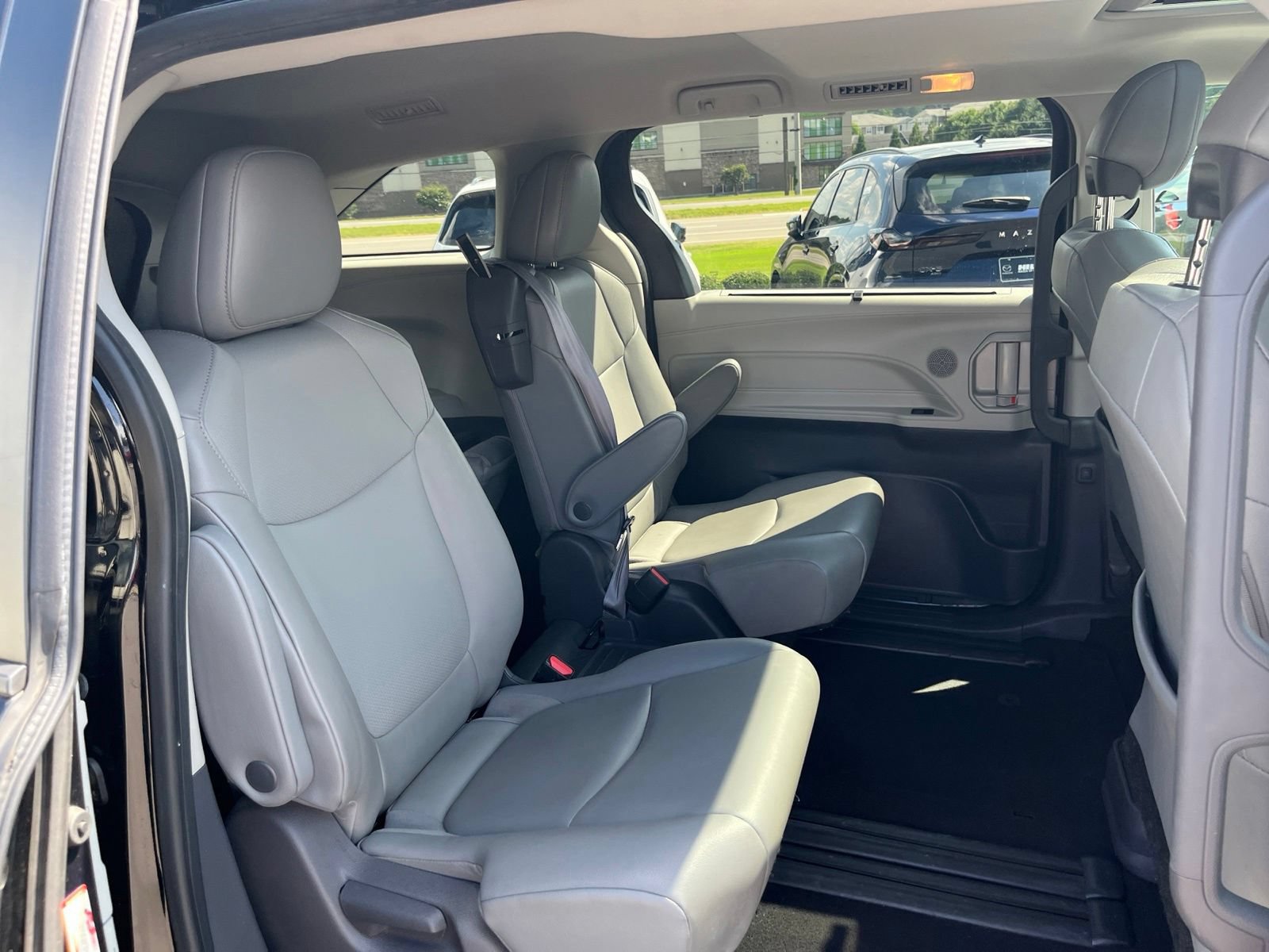 Used 2021 Toyota Sienna XLE FWD image 33