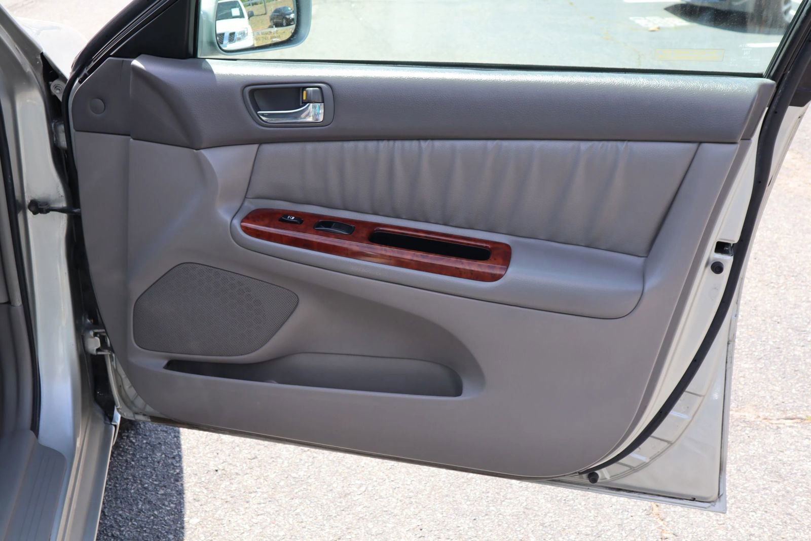 Used 2006 Toyota Camry XLE FWD image 14