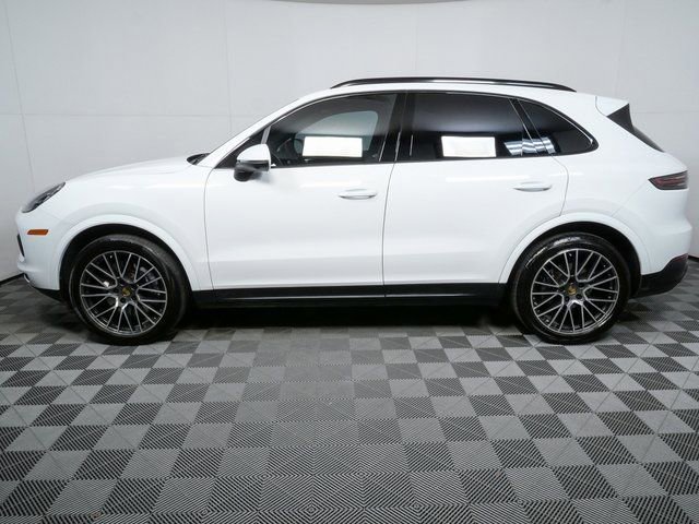Used 2023 Porsche Cayenne image 2