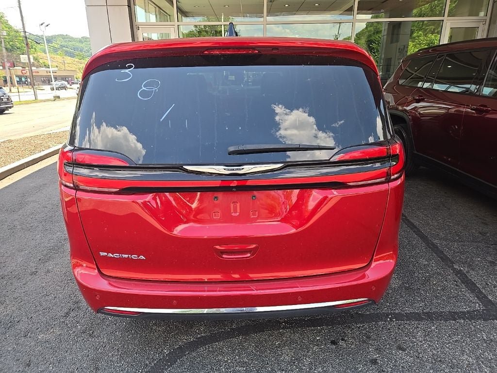 Used 2025 Chrysler Pacifica Select FWD image 10