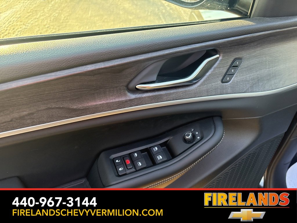 Used 2024 Jeep Grand Cherokee L Limited w/ Black Appearance Package image 14