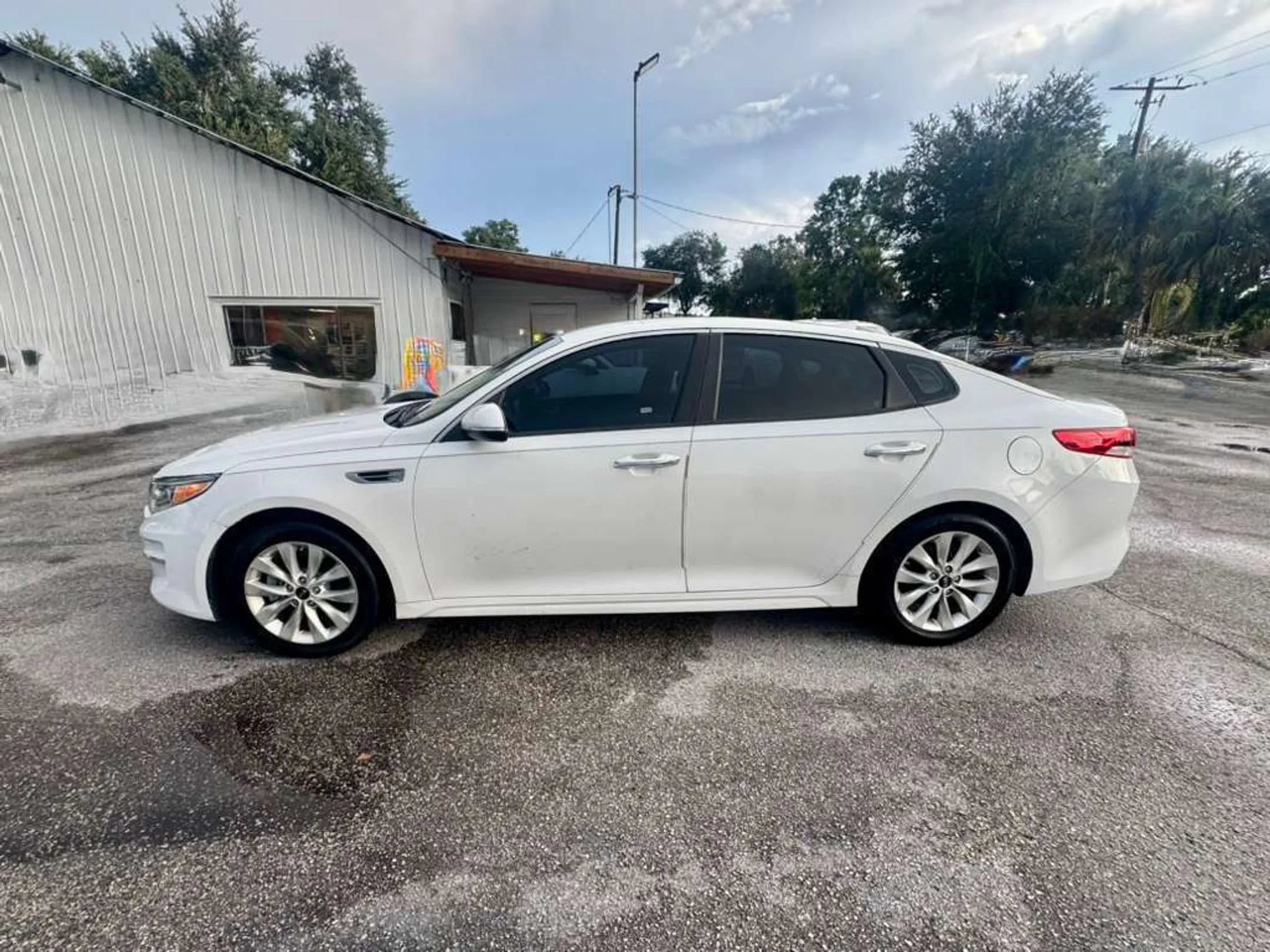 Used 2018 Kia Optima LX w/ 17" Alloy Wheels Package FWD image 13