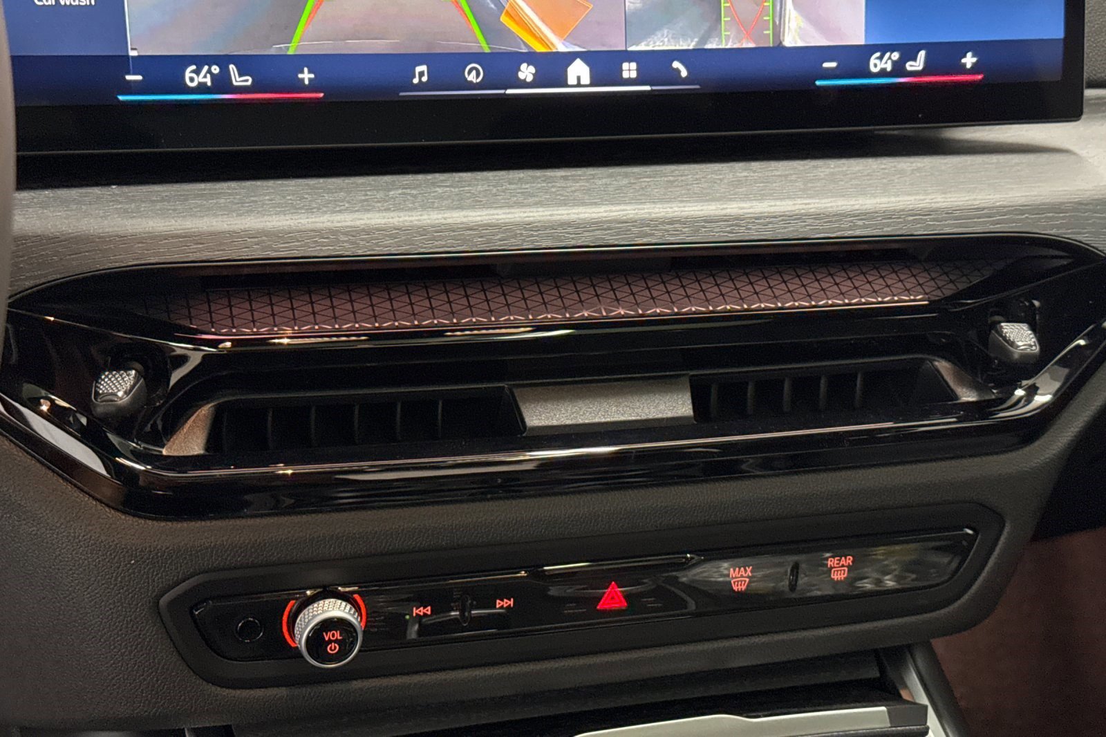 Used 2025 BMW 230i Coupe w/ Convenience Package image 18