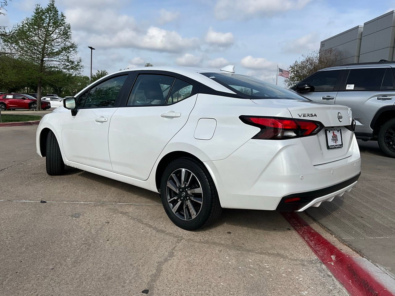 Used 2025 Nissan Versa SV image 8