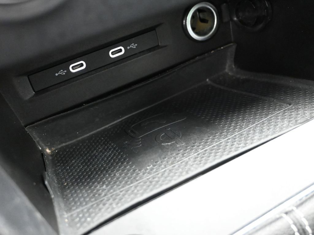 Used 2022 Volkswagen Taos SE w/ Panoramic Sunroof Package image 15