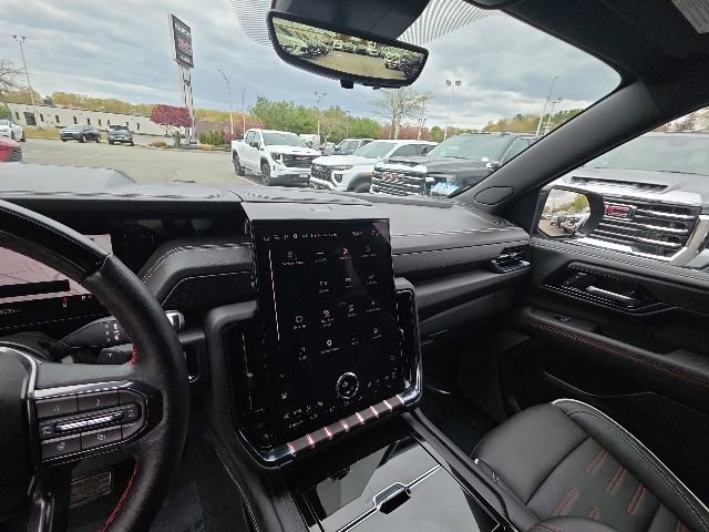 Used 2025 GMC Yukon AT4 Ultimate AWD/4WD image 25