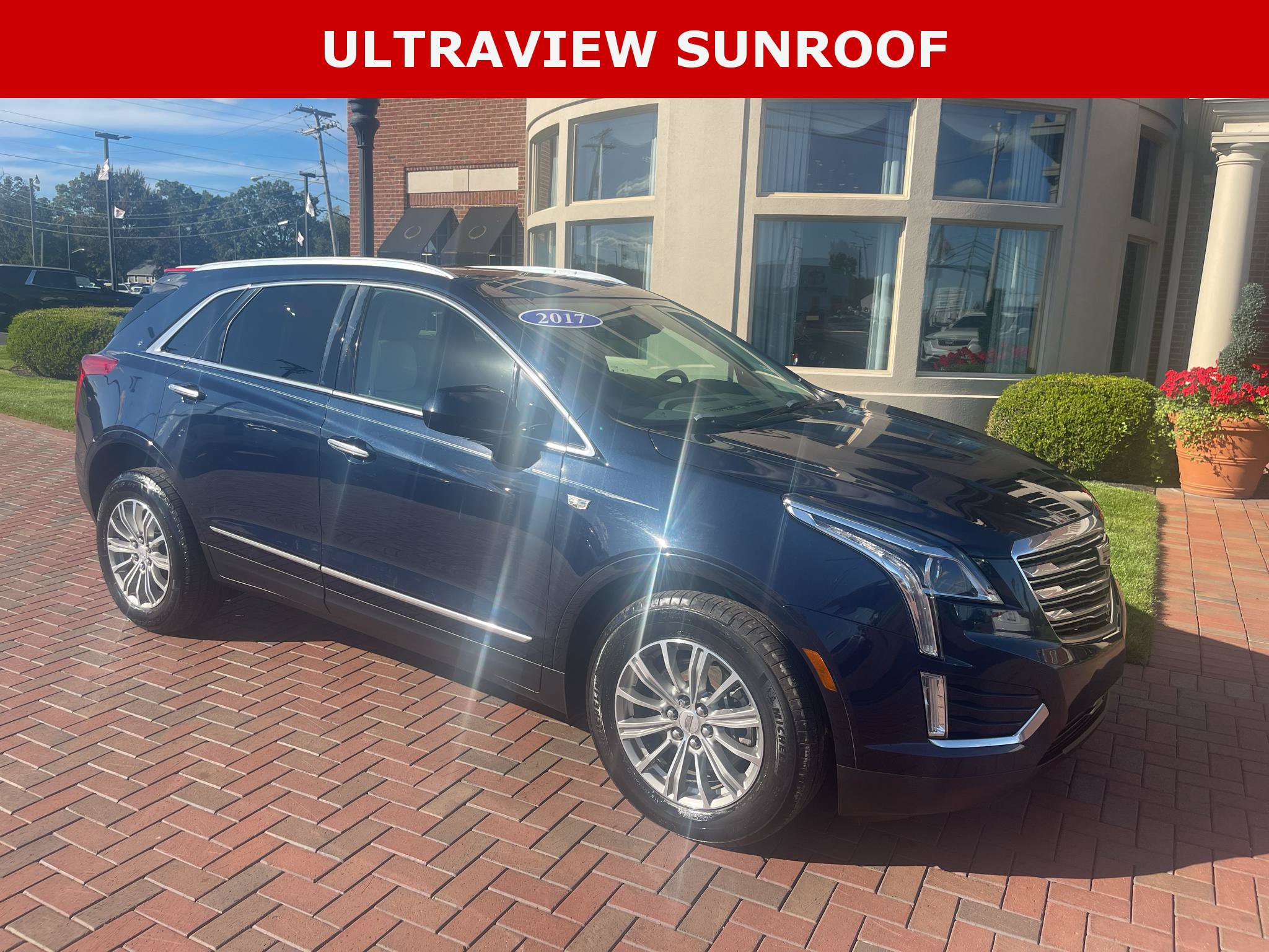 Used 2017 Cadillac XT5 Luxury w/ Driver Awareness Package AWD/4WD image 5