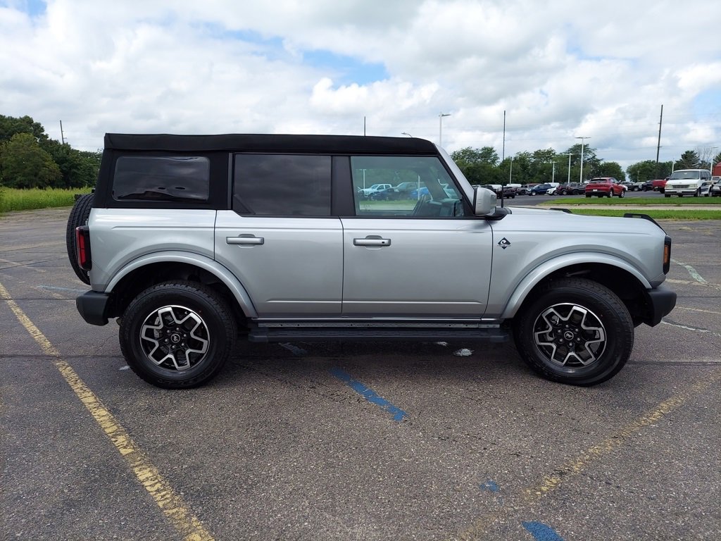 Used 2023 Ford Bronco Outer Banks image 10