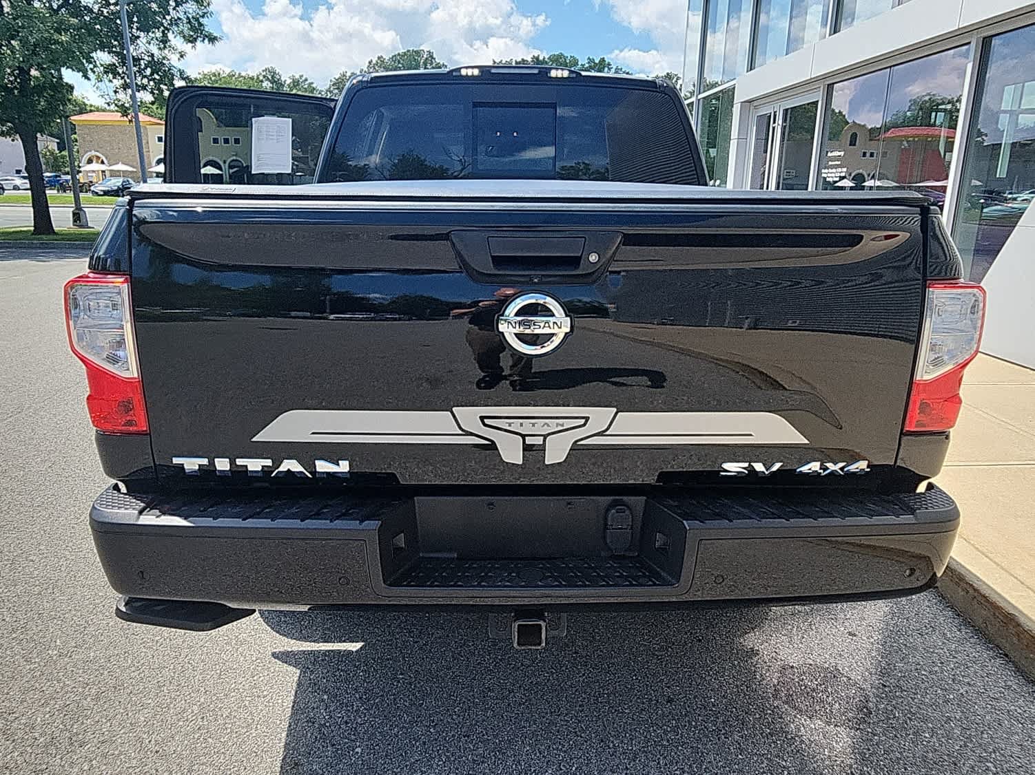 Used 2021 Nissan Titan SV w/ SV Convenience Package AWD/4WD image 16