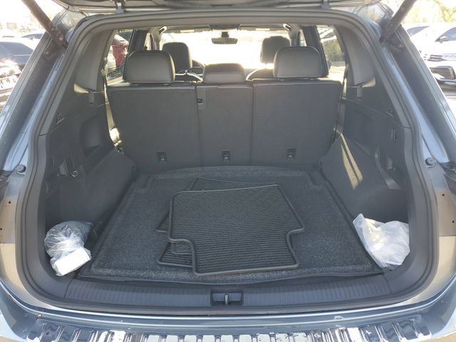 Used 2024 Volkswagen Tiguan SEL R-Line image 8