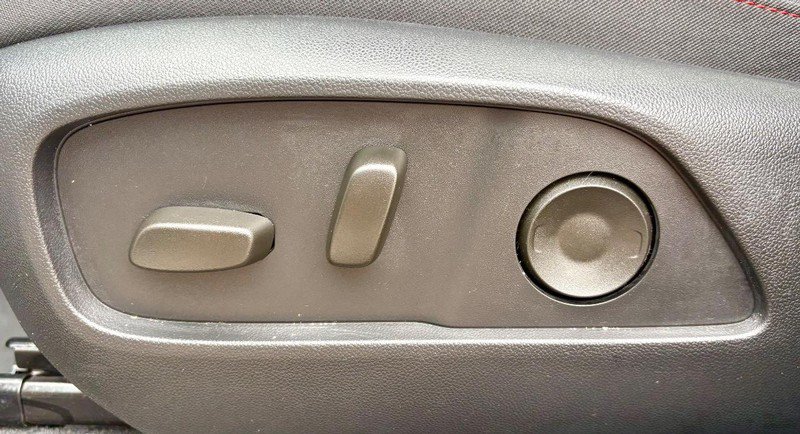Used 2025 Chevrolet Equinox RS w/ Safety and Technology Package FWD image 32