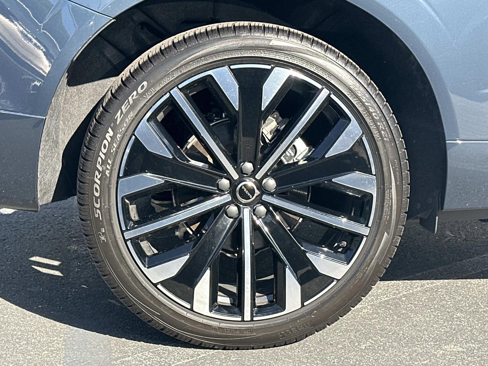 Certified 2026 Volvo XC60 B5 Ultra w/ Protection Package Premier image 27