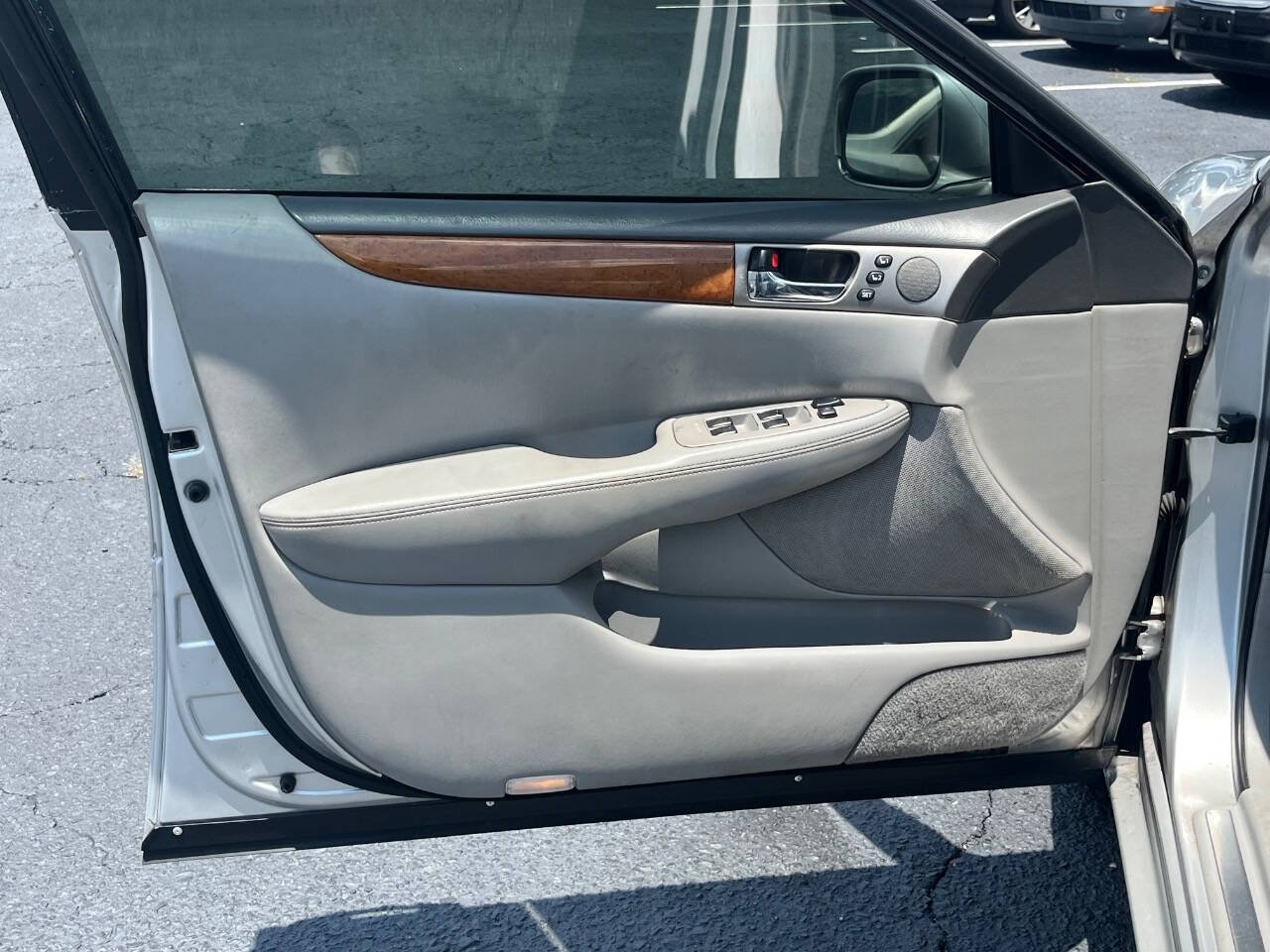 Used 2005 Lexus ES 330 FWD image 11