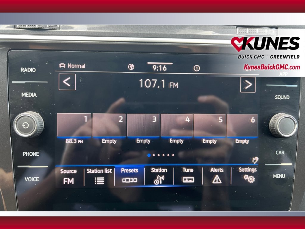 Used 2023 Volkswagen Tiguan SE AWD/4WD image 29