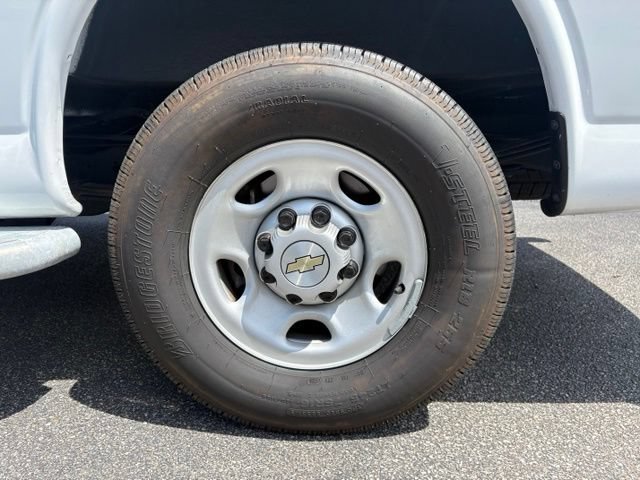 Used 2024 Chevrolet Express 2500 w/ Driver Convenience Package RWD image 18
