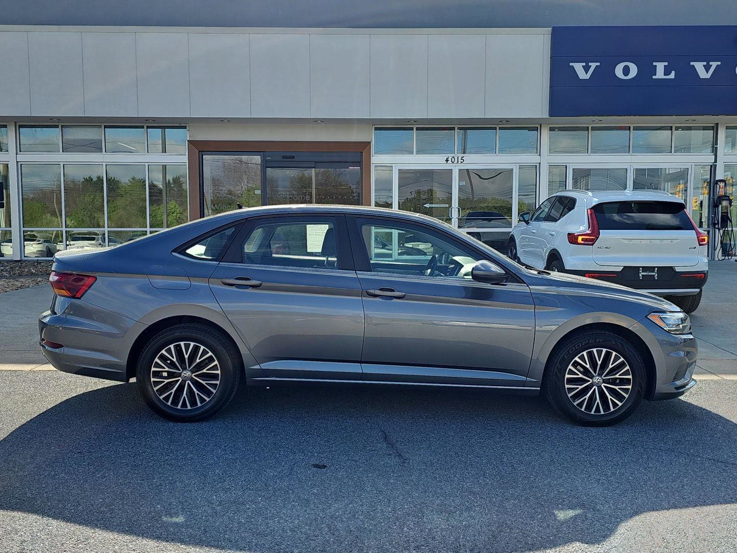 Used 2019 Volkswagen Jetta SE w/ Cold Weather Package image 6
