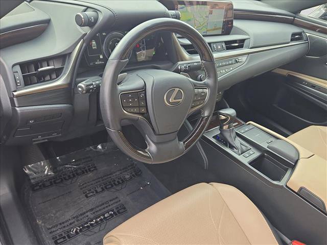 Used 2019 Lexus ES 300h w/ Accessory Package 2 FWD image 10