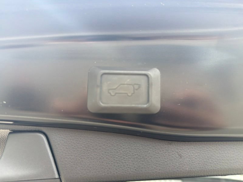 Used 2021 Toyota RAV4 XLE w/ Convenience Package AWD/4WD image 13