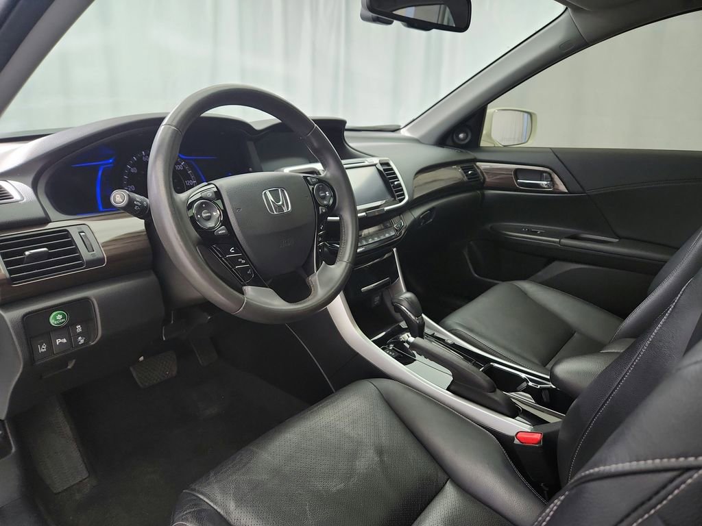 Used 2017 Honda Accord Touring image 10