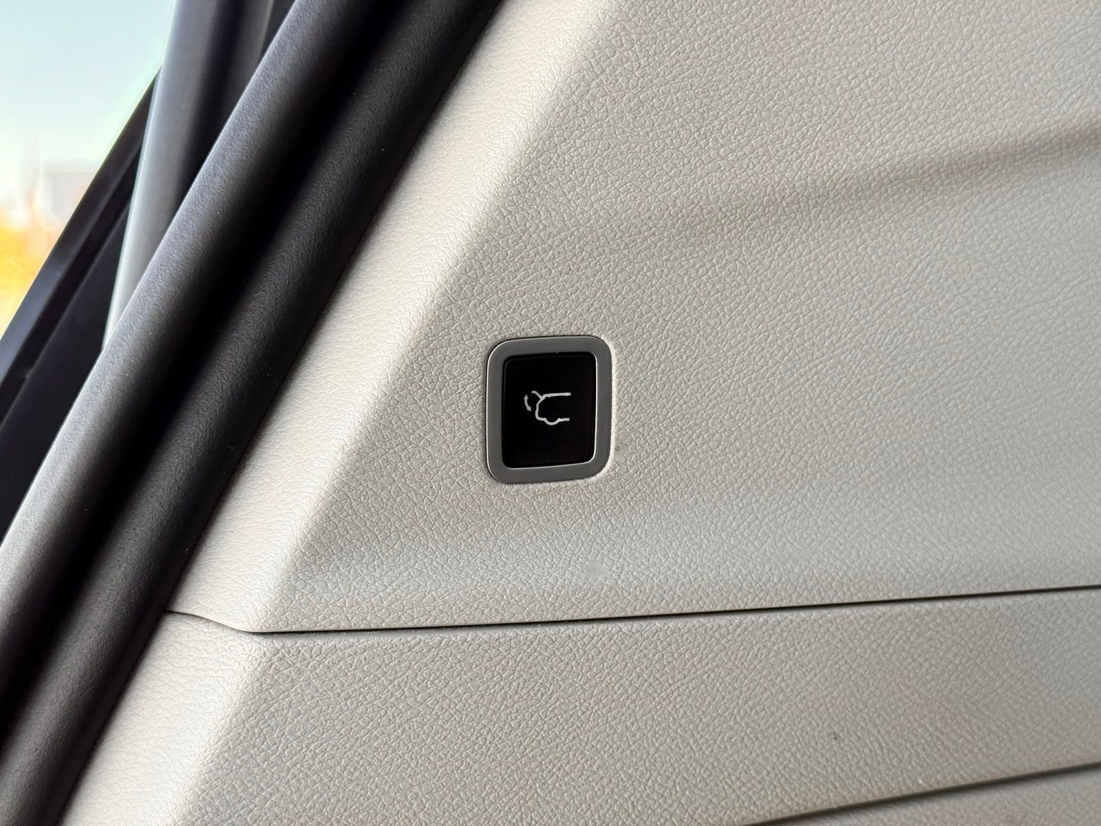 Used 2018 Chrysler Pacifica Touring-L image 54