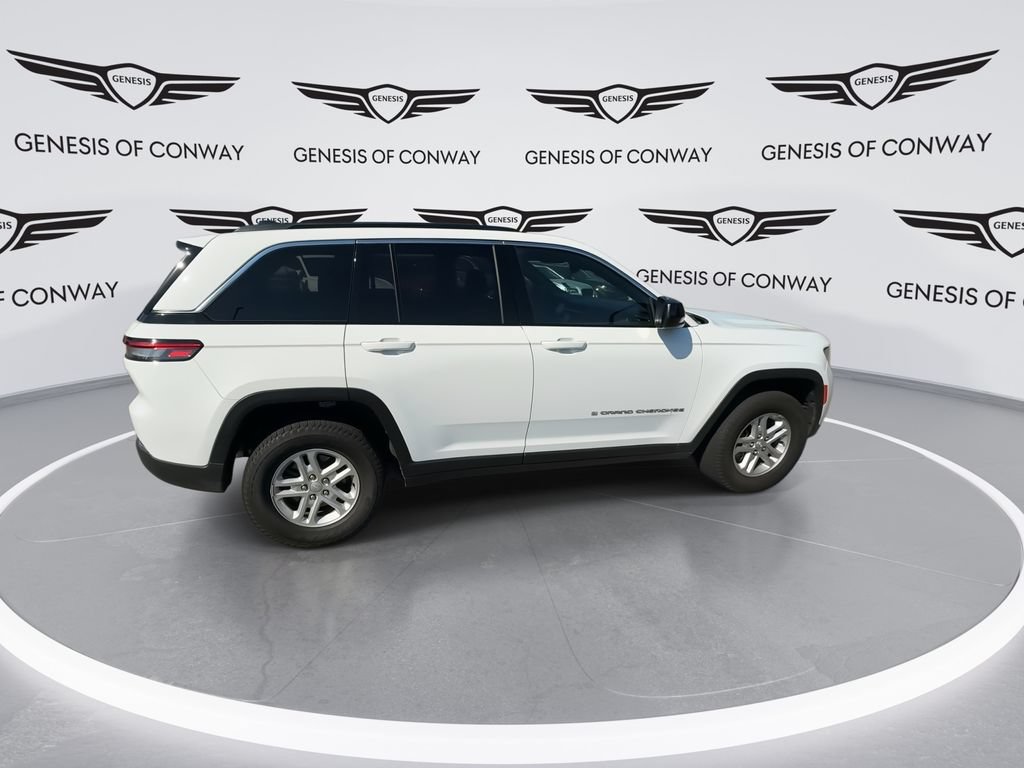 Used 2025 Jeep Grand Cherokee Laredo AWD/4WD image 9