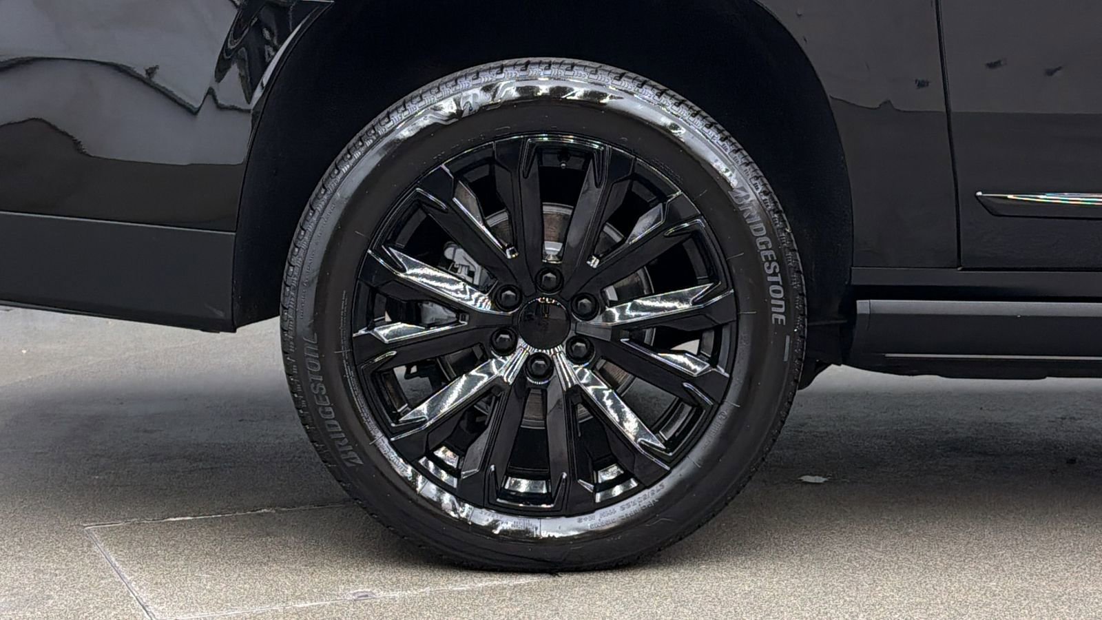 Used 2025 GMC Yukon XL Denali w/ Sun & Power Step Package image 11