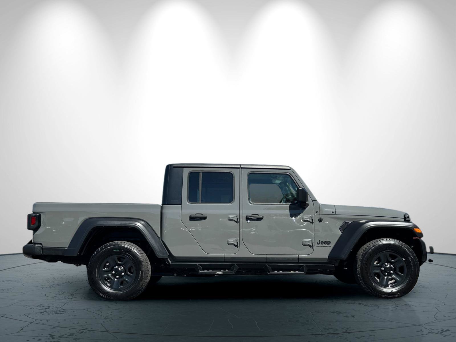 Used 2022 Jeep Gladiator Sport w/ Trailer Tow Package AWD/4WD image 3