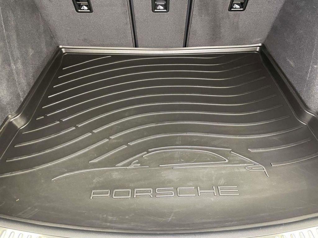 Certified 2025 Porsche Macan AWD/4WD image 20
