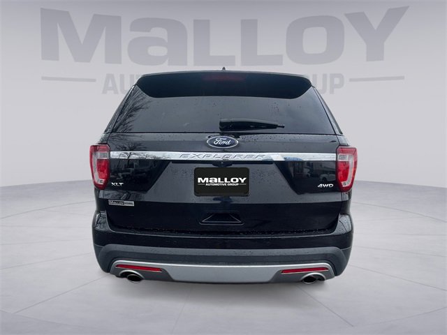 Used 2017 Ford Explorer XLT image 4