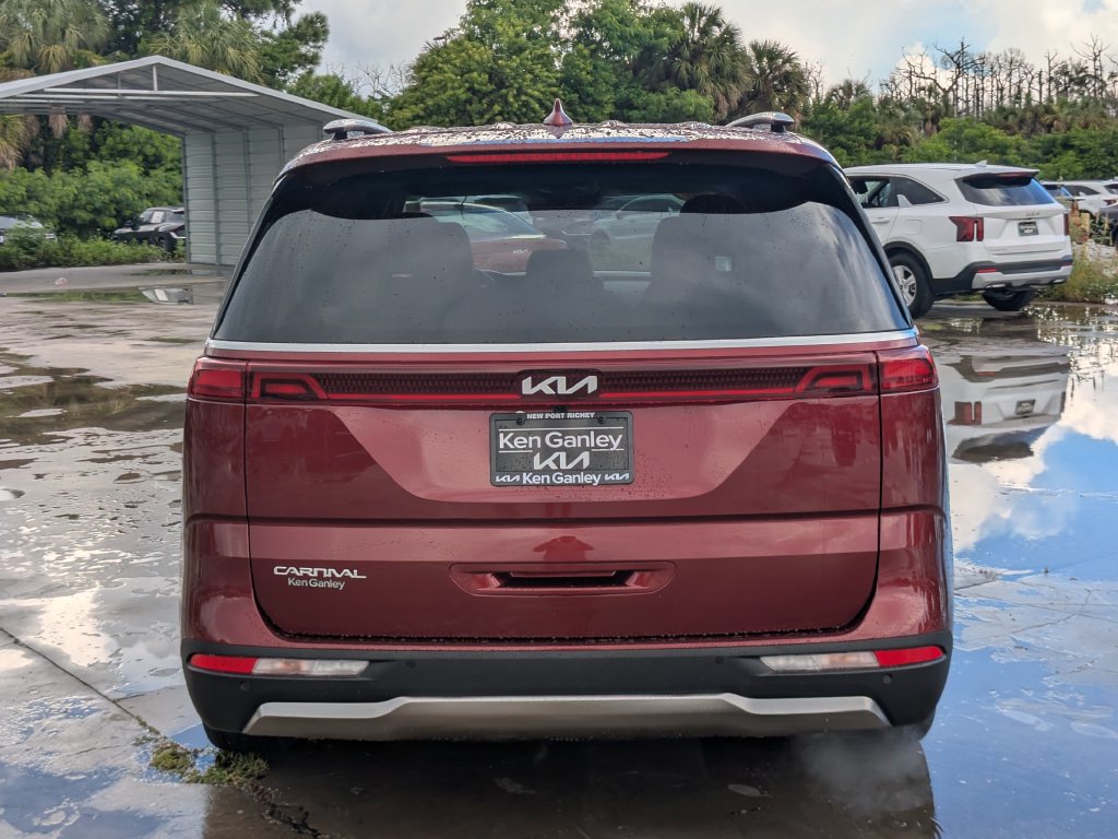 Certified 2024 Kia Carnival SX FWD image 7