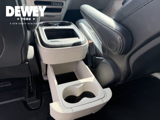 Used 2023 Chrysler Pacifica Touring-L FWD image 26