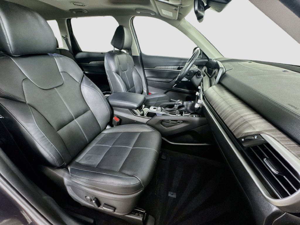 Used 2023 Kia Telluride EX w/ EX Captain's Chair Package FWD image 30