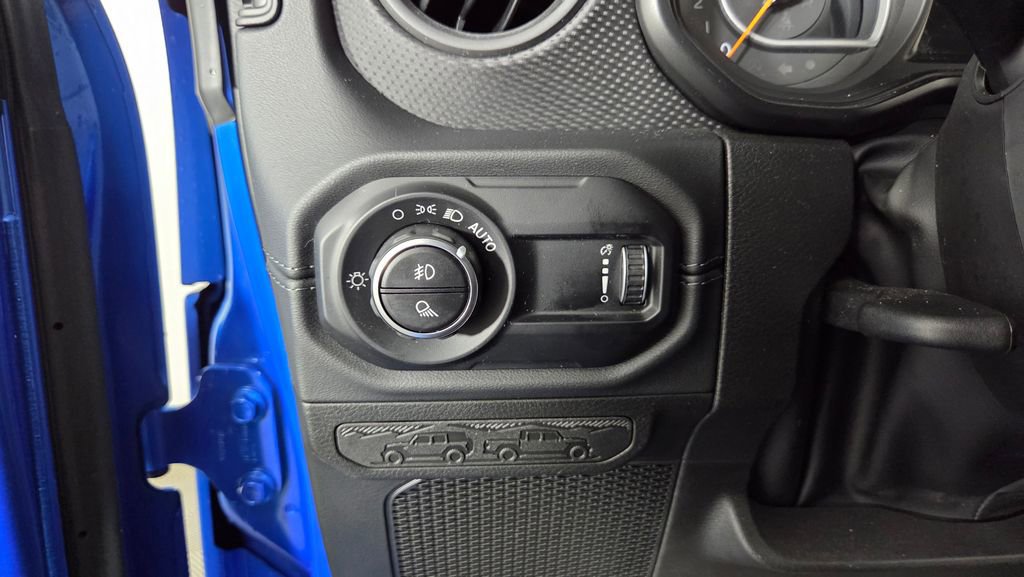 Used 2024 Jeep Gladiator Mojave w/ Technology Group image 18